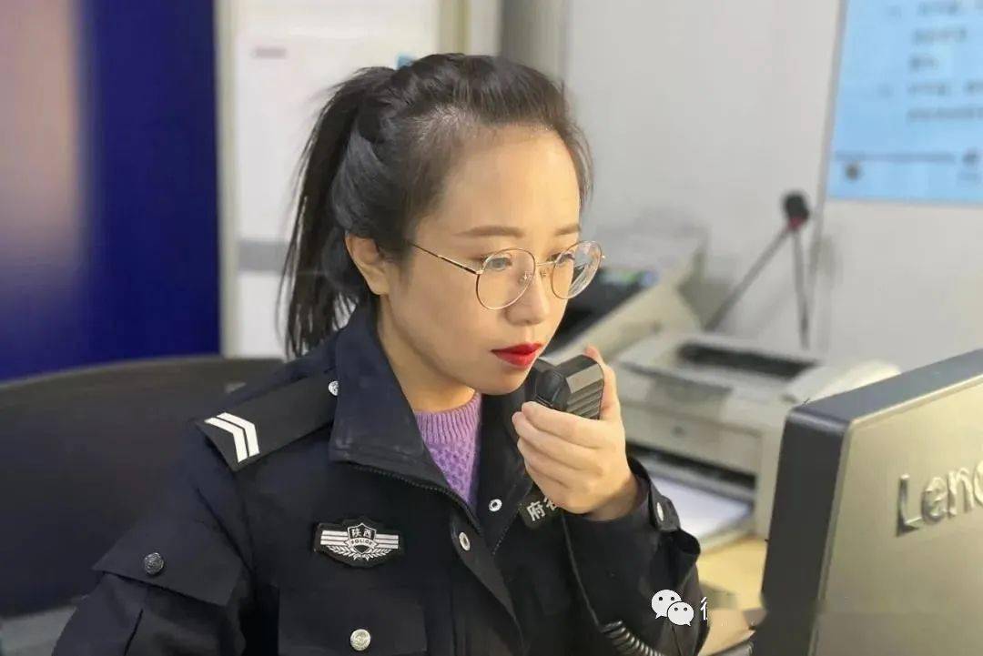 指挥中心110接警员她们就是府谷县公安局却守护了百姓的平安她们每天