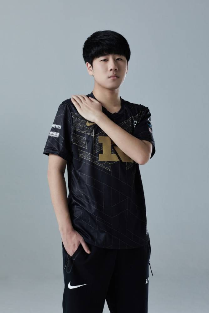 lpl春季赛六队定妆照一览:厂长归队,theshy手持利刃_电竞