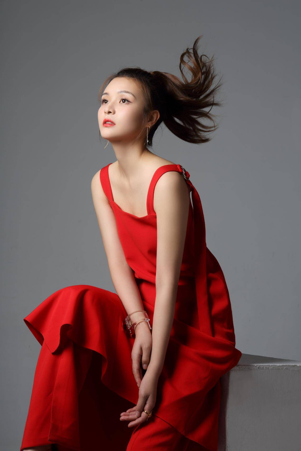 演员夏嫣全新写真发布