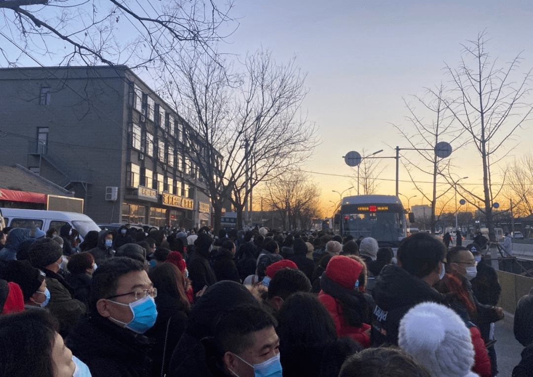 凌晨4点出发今日燕郊上班族太难1月11日起进京必须持核酸证明