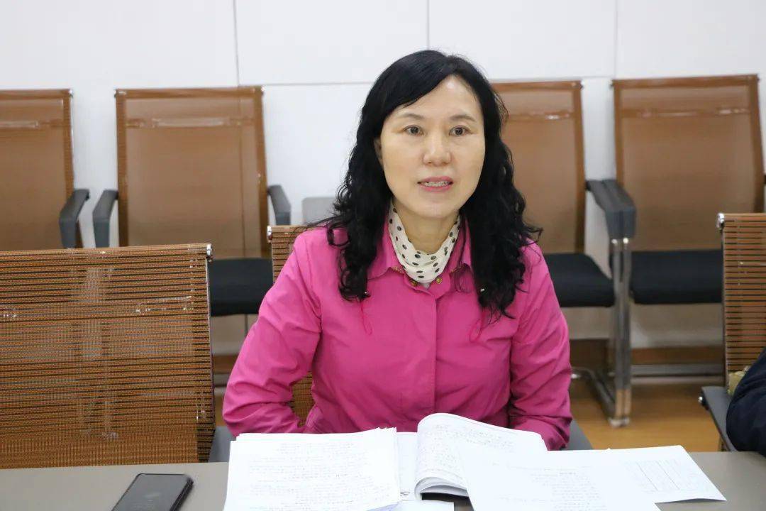 刘兰妮听取汇报后,对惠州推动女性进村(社区)"两委"工作给予了充分