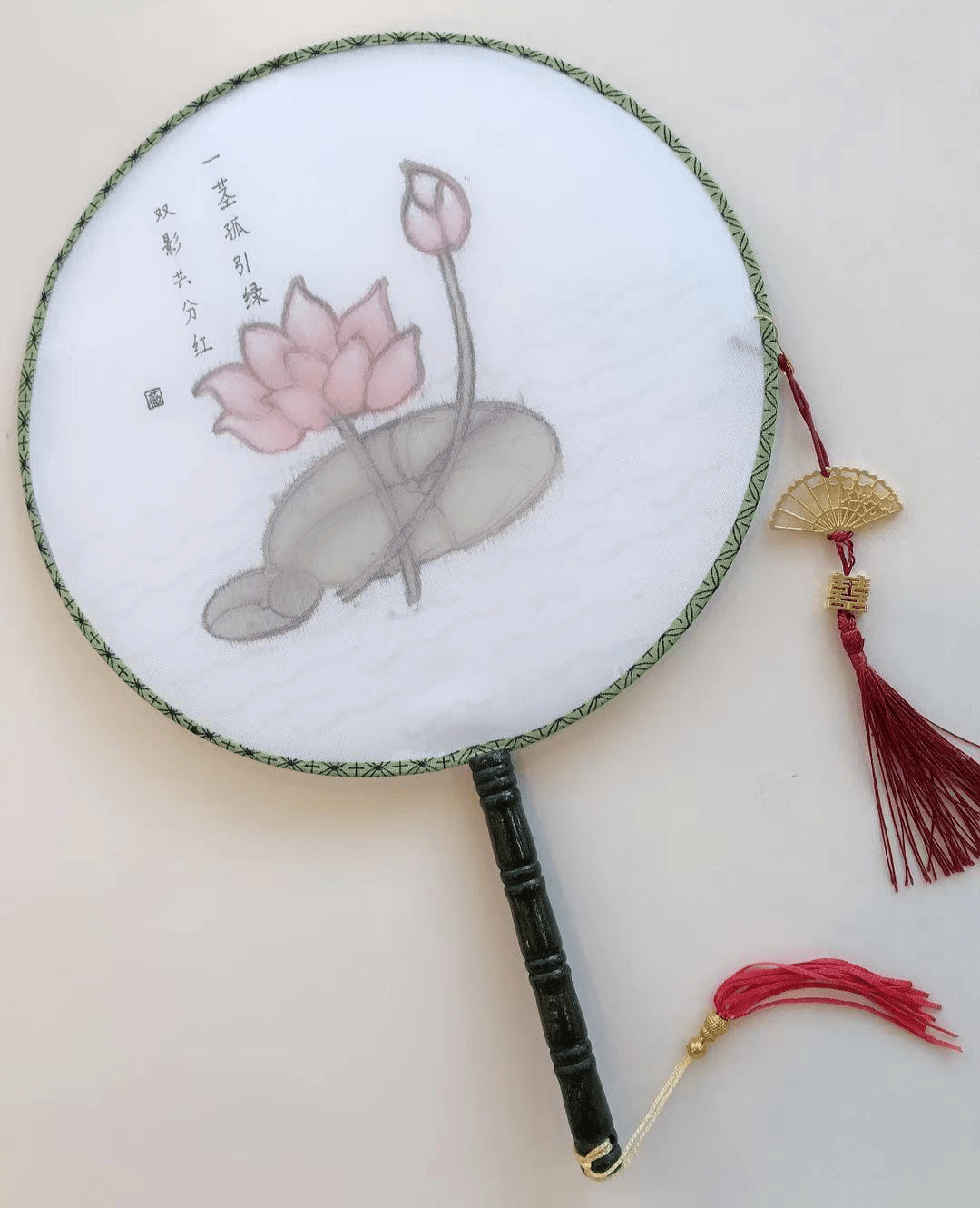 "小可妈妈伴小时"指尖上的趣味小课堂——扇面画