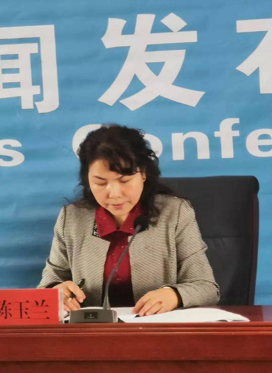 甘南州生态环境局党组副书记,副局长,新闻发言人陈玉兰:各位新闻界的