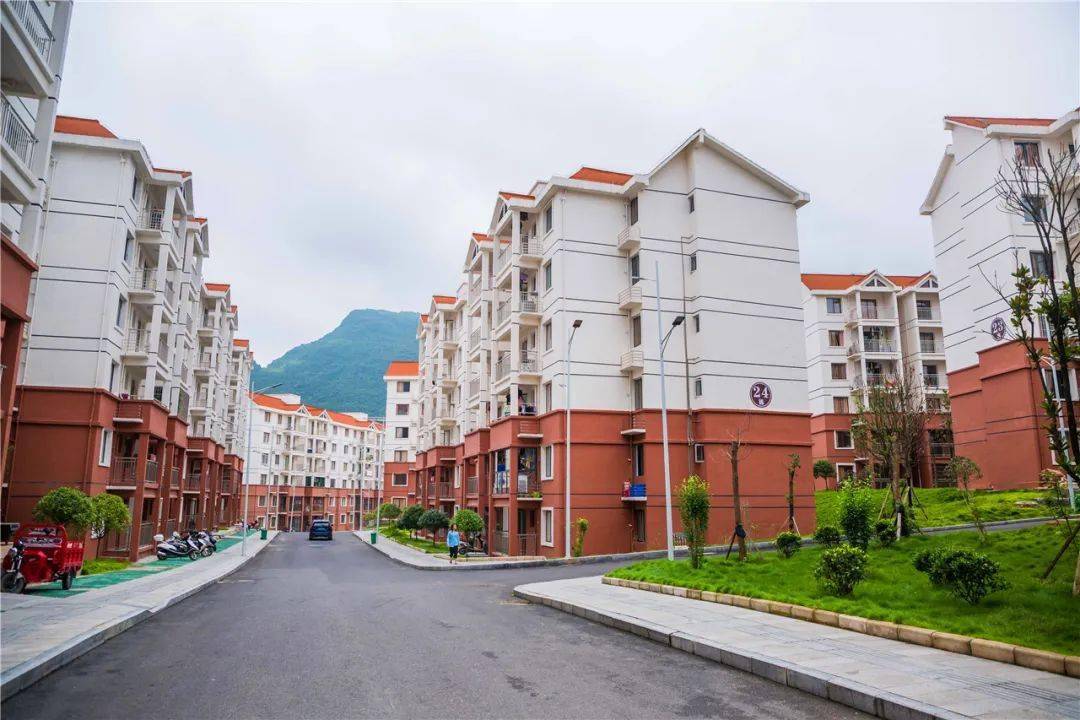 朱廷珍现在居住的龙生社区抱着对城市的向往,2019年8月,朱廷珍带着6个