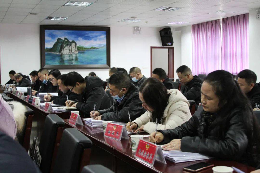 聚焦两会政协八届自治县五次会议举行召集人会议