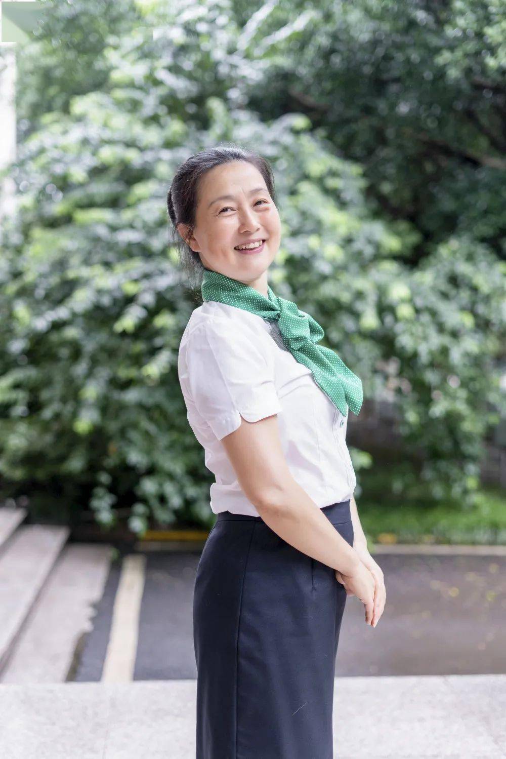 黄丽敏中学历史高级,校骨干教师,全国教科研先进个人.