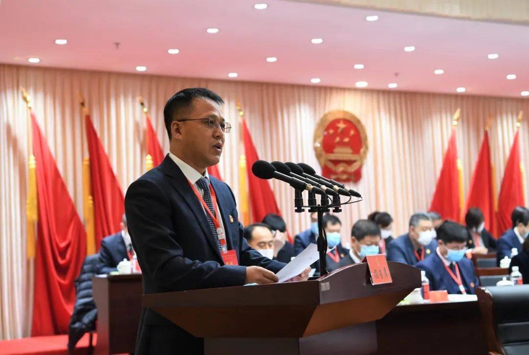 大会听取了区长简俊峰作的船营区人民政府工作报告.