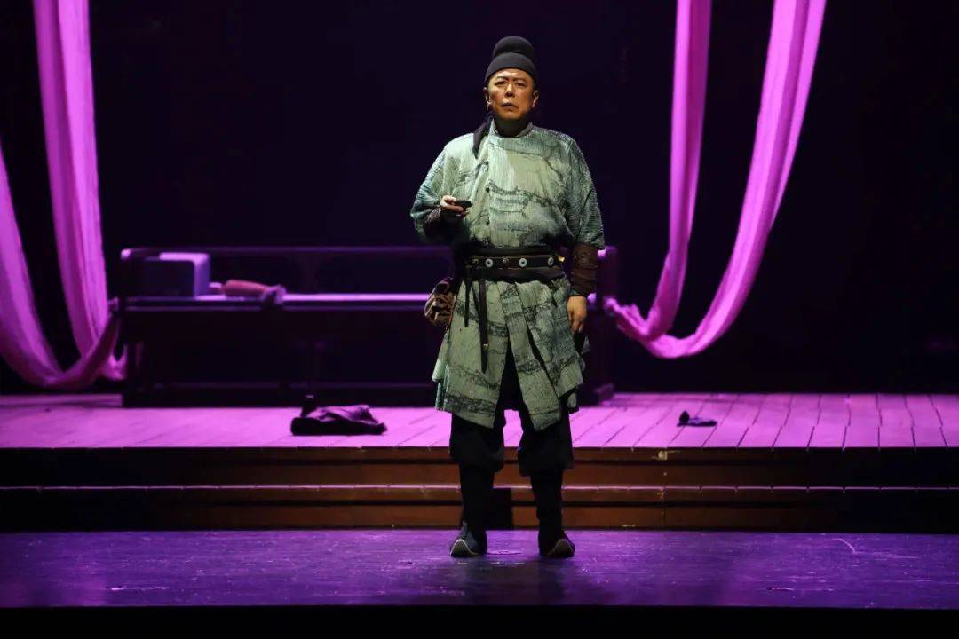 皇阿玛张铁林拍了拍你的肩说话剧我爱桃花今日开演安排