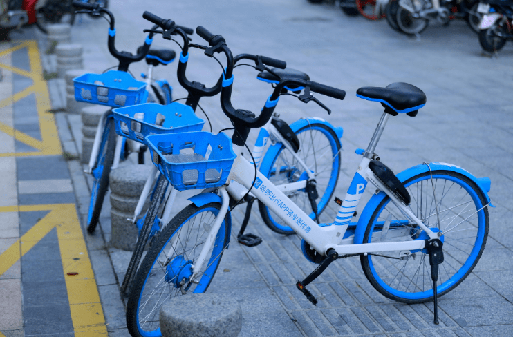 70的共享单车被弃用她却用闲置私家车做成共享租车老大