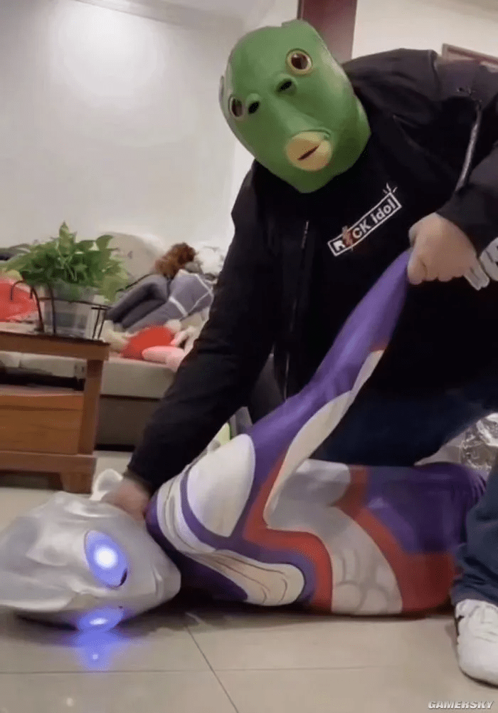 现在"转账20不杀迪迦"成为了网友经常玩的热梗.