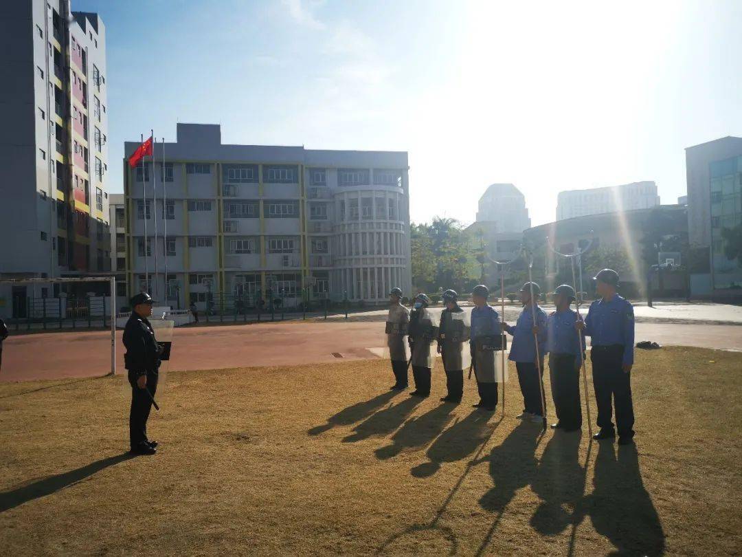 守护你我平安童心致敬警察长安镇金沙小学
