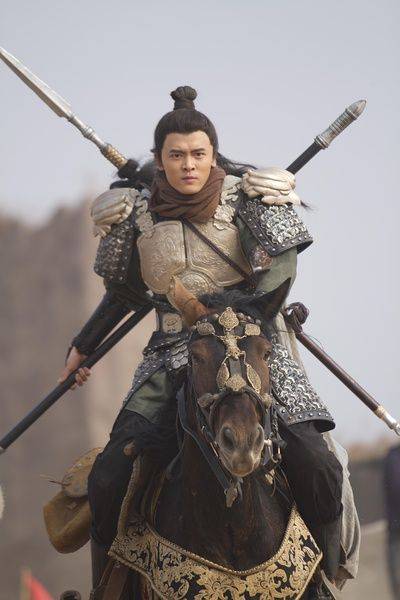 角色,除了他们,还有些人,比如王三胜卖艺时的看客,沙子龙其他的伙计