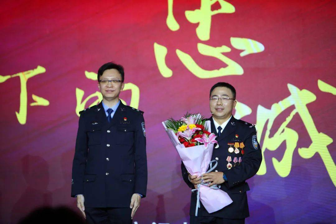 西城分局致敬警察节今天讲述红墙下的忠诚