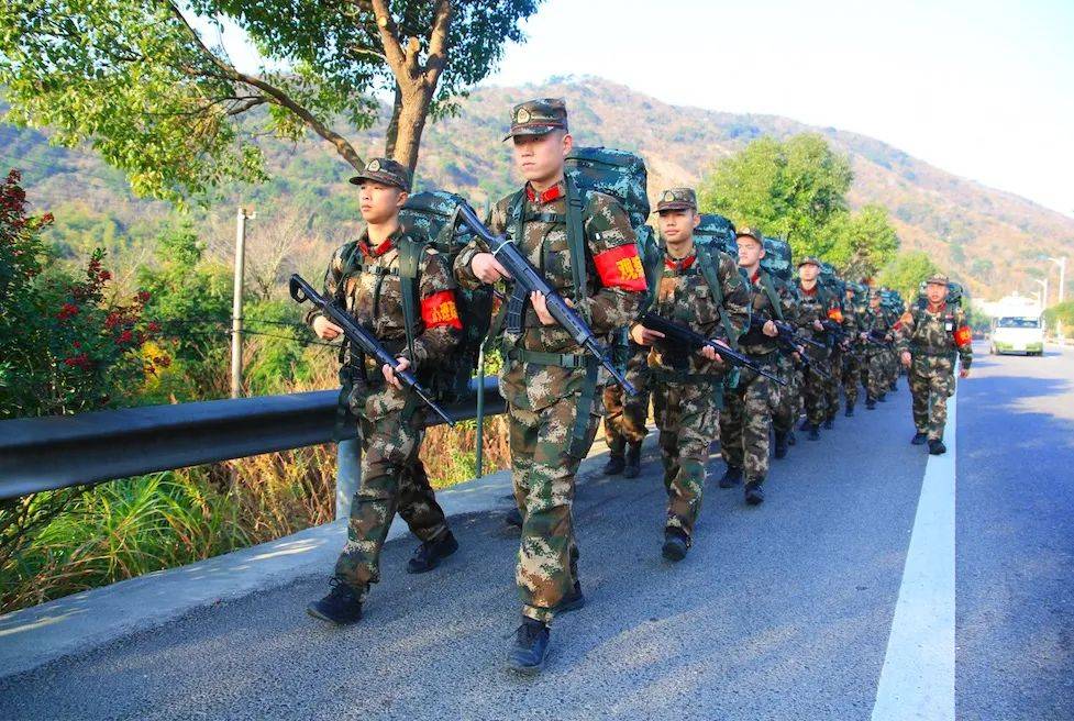 海水结冰船都被冻住了下周舟山天气要坐过山车