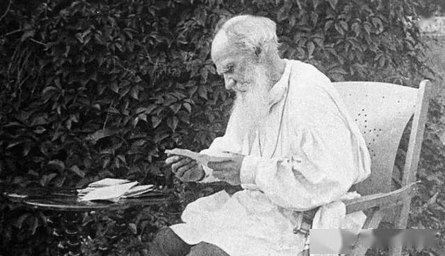 人类危机当前,路在何方?托翁伟大思想的光辉,犹如破晓晨曦