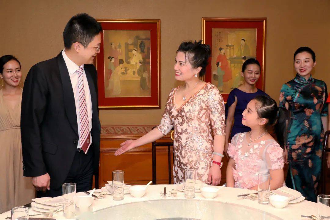 酒桌礼仪|成也酒桌,败也酒桌,中国的饭局“三大纪律”,你都了解吗?-搜狐大视野-搜狐新闻