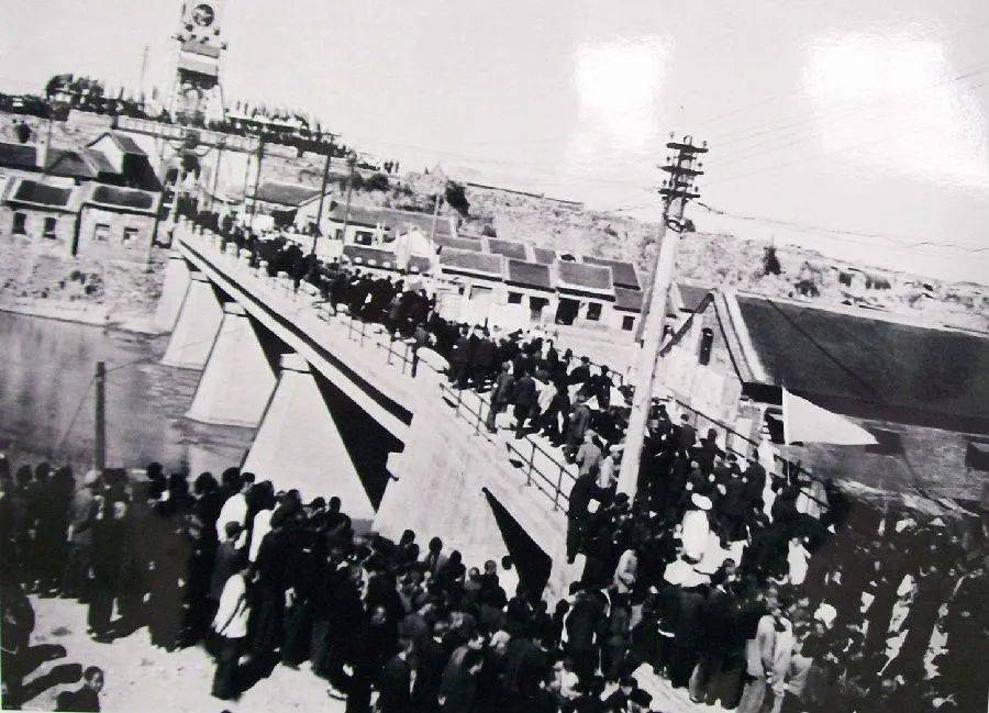 风筝广场70年代的老体育场--今风筝广场现在的风筝广场潍坊青凌桥70