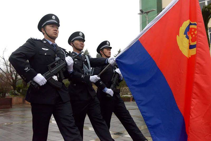 监▲主会场向警旗敬礼police凝聚警心力量,提振警心士气展示警察形象