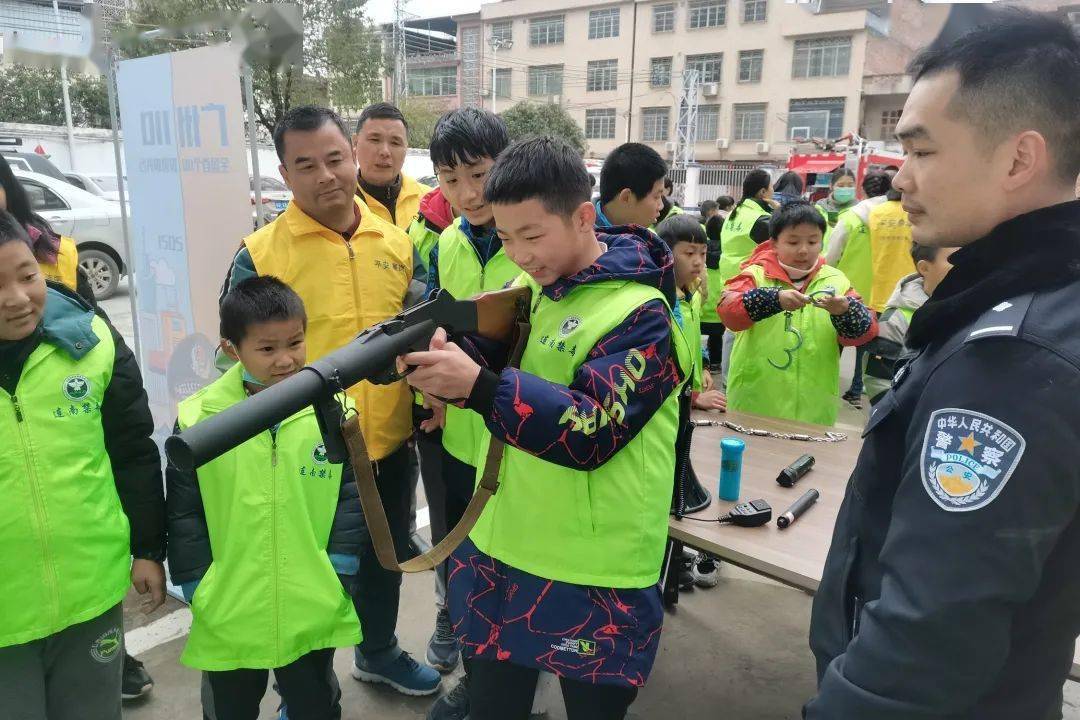 警彩零距离体验寨岗镇开展警营开放日活动67