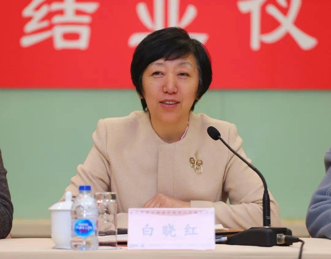 上海国家会计学院党委委员,副院长白晓红致辞,她首先祝贺温州二期班