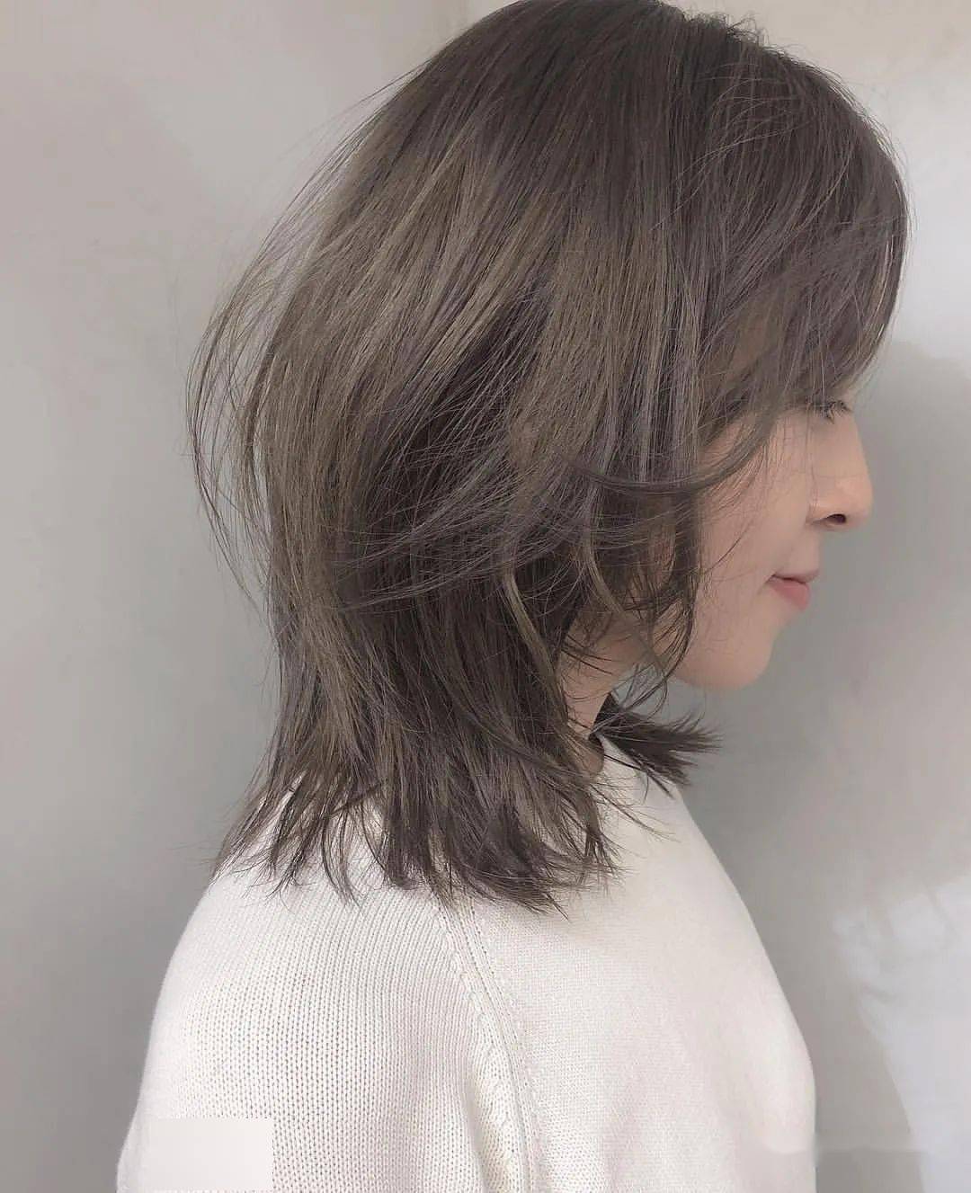 流行的"锁骨造型烫"真的是美到没朋友呢烫发也在这个冬季成为了主流发