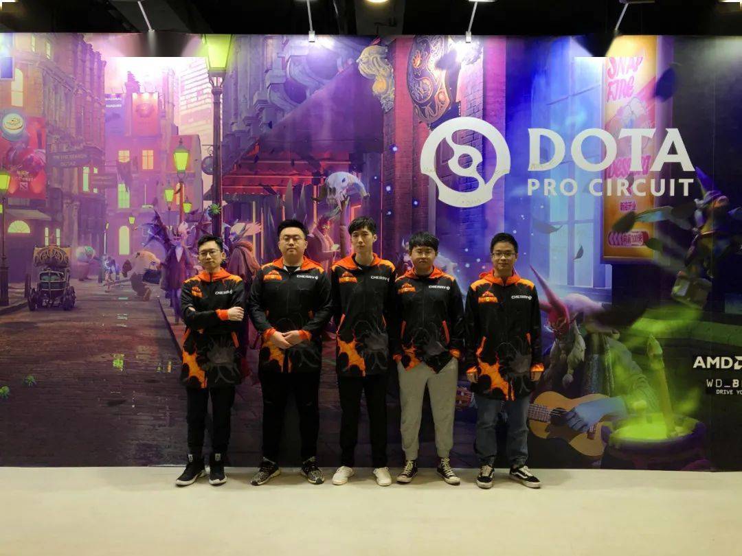 aa,ams,璨璨,mad 拍摄于昨日的magma战队,当时还是五个人,不成想到