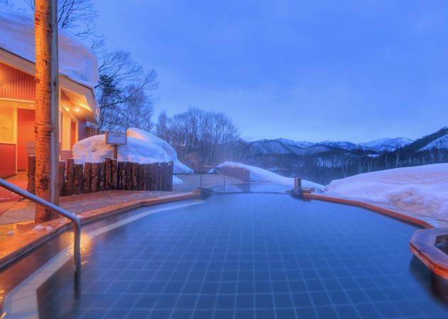 绝美雪景温泉,泡汤赏雪两不误!