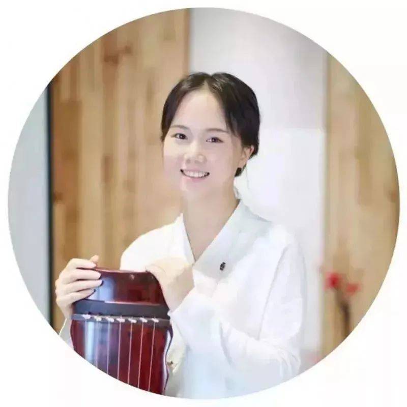 蔡珊青年古琴演奏家,毕业于天津音乐学院古琴表演专业,师从李凤云教授