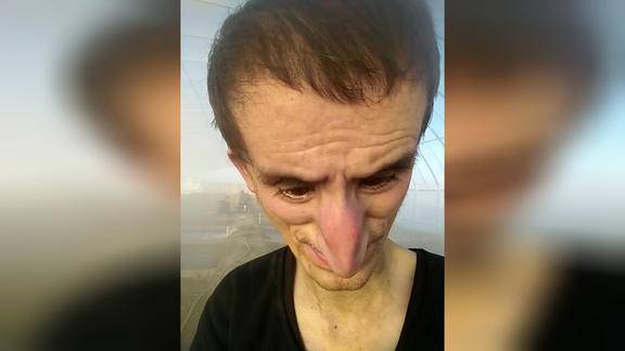 奇葩还有长相这么怪异的人鼻子真的假的