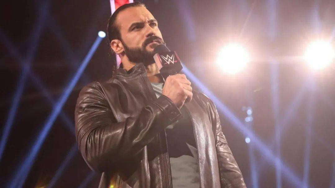 在今天raw节目播出前几个小时,wwe冠军德鲁·麦金泰尔(drew mcintyre)