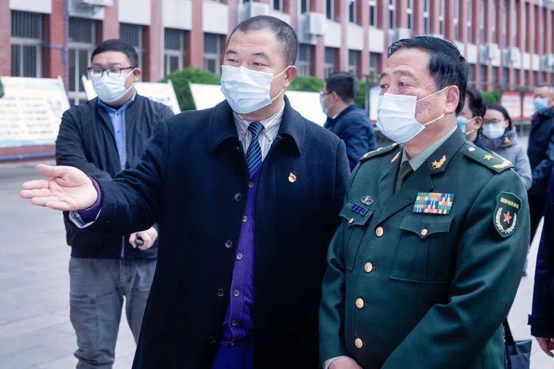 四川省委常委省军区司令员曲新勇到市三中调研慰问