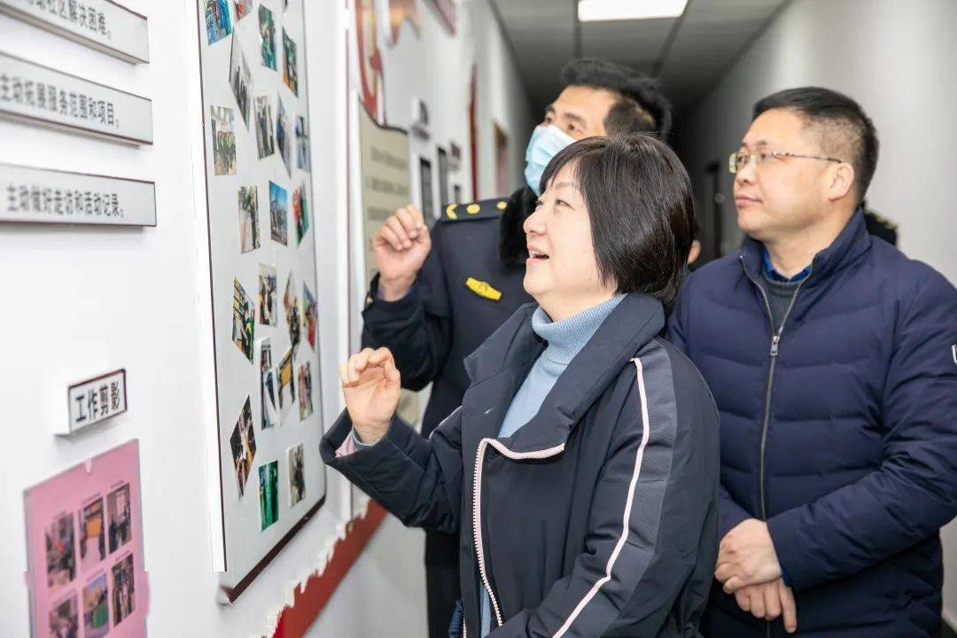 三服务"工作要求,1月13日上午,市城管局党组副书记赵美英带领局人事处