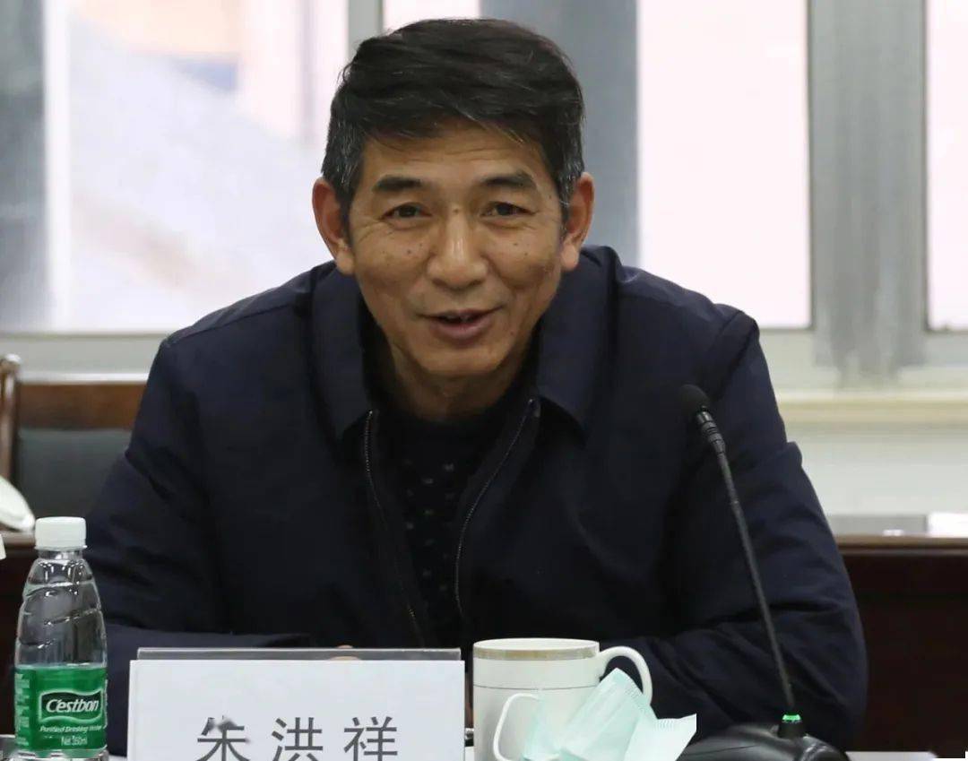 左右滑动浏览图片会上,宝胜集团董事长杨泽元就行业健康,高效,可持续