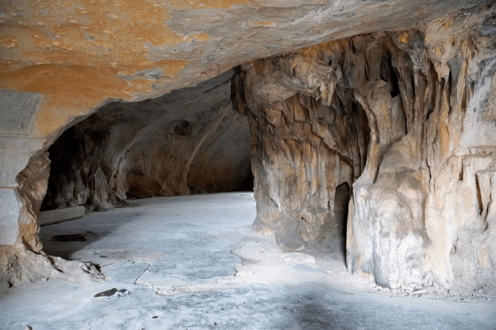 关于三海岩,人们用六句诗概括了它的绝——六月无三伏,四季沐清风,洞