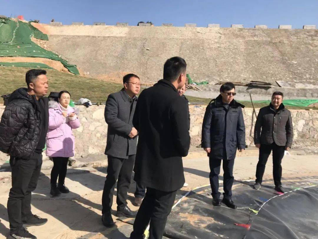 1月13日,市城管局领导朱笋,市环卫处主任范建良,副书记徐志正,总支