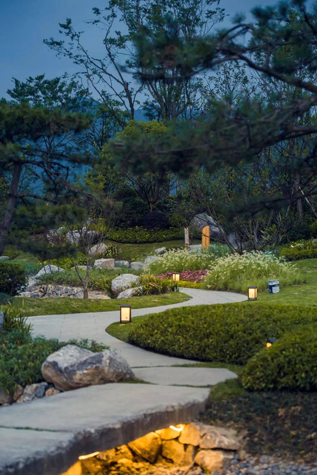 园林景观置石让你的庭院独具特色