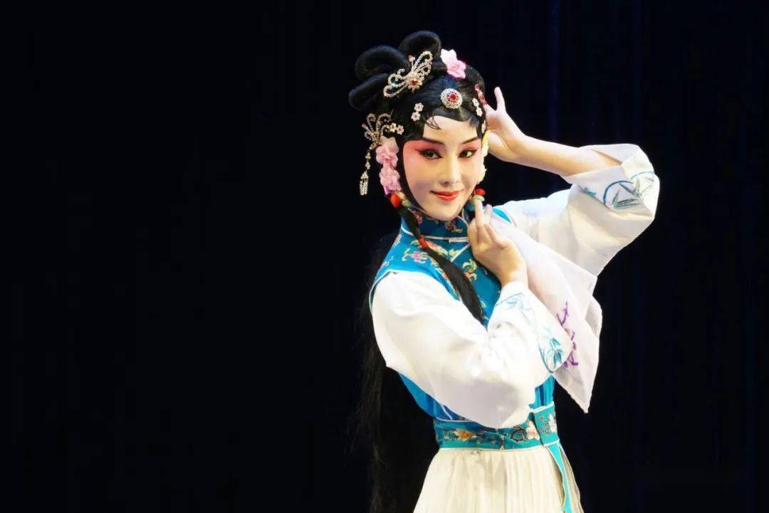 这段唱是血和泪的控诉,潘晓佳也唱出了敫桂英一个被抛弃女子的无助