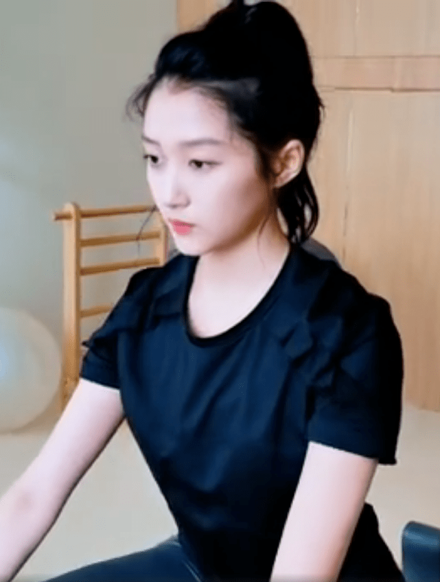 李子柒形象翻车离开滤镜后仙女范消失臃肿身材就像老阿姨