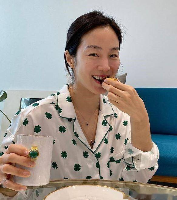 明星家庭翻车:噪音不断邻居不堪其扰,妈妈还曾偷游乐园玩具_文正媛