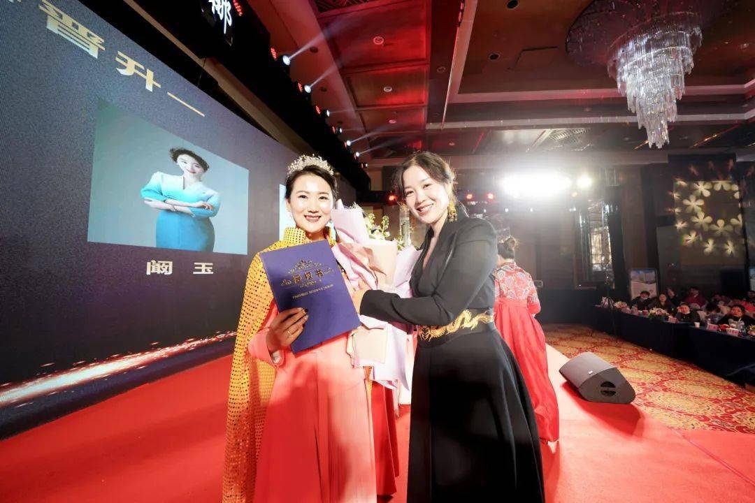 凝心聚力势必不凡泓姿维娜2020年终盛典完美落幕