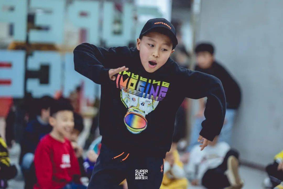 这是谁家的街舞小霸王