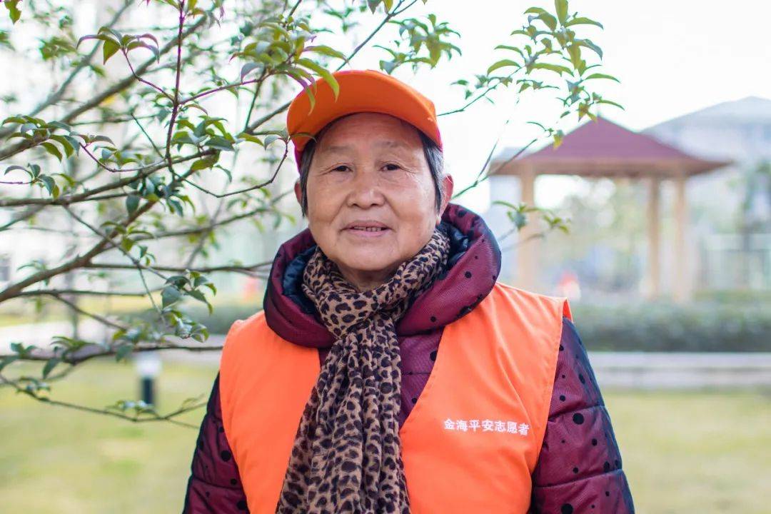 危急奉贤94岁高龄老人体力不支倒在路边幸好遇到了他们