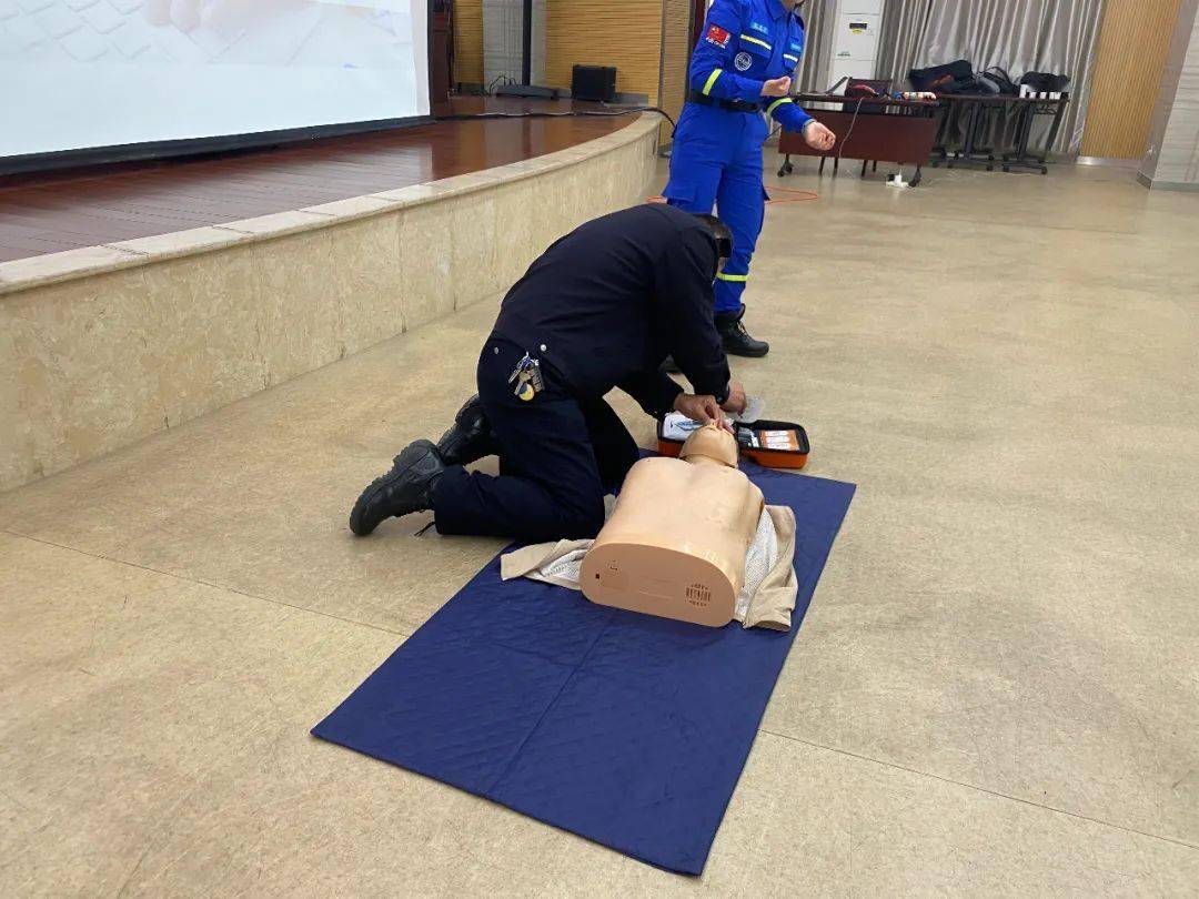 对止血包扎,气道梗阻急救及心肺复苏术(cpr),自动体外除颤仪(aed)的