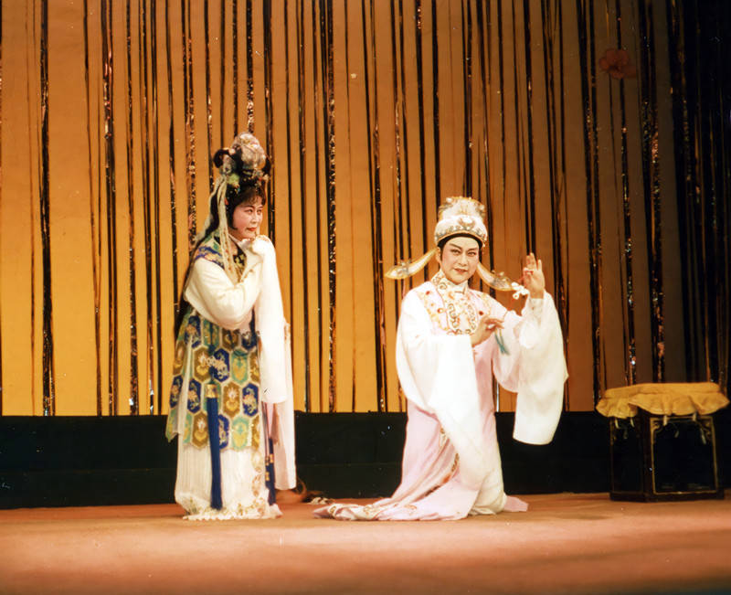 与戏迷共同回首越剧“黄金年代”，他们用经典选段纪念戚雅仙、毕春芳艺术