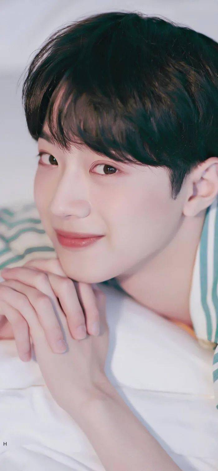 手机壁纸赖冠霖