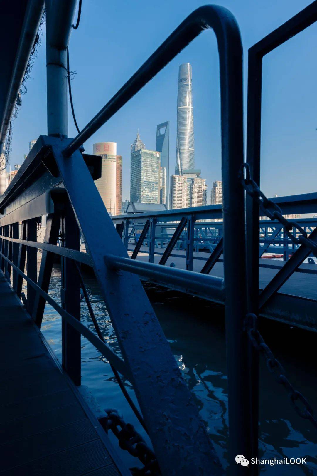 look | 坐轮渡看上海 · 2块钱的浪漫