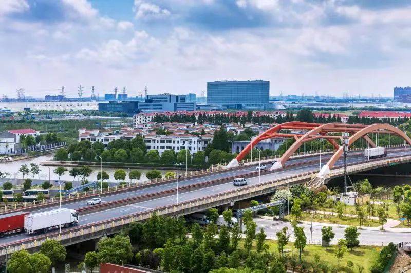 "机制作用,引进3个邮轮配套产业项目入驻;加强与外高桥船厂的良性互动