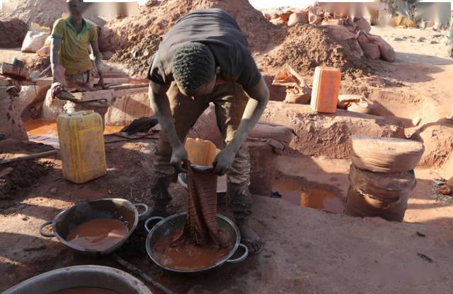 在非洲真正的淘金并不是你想象的那样