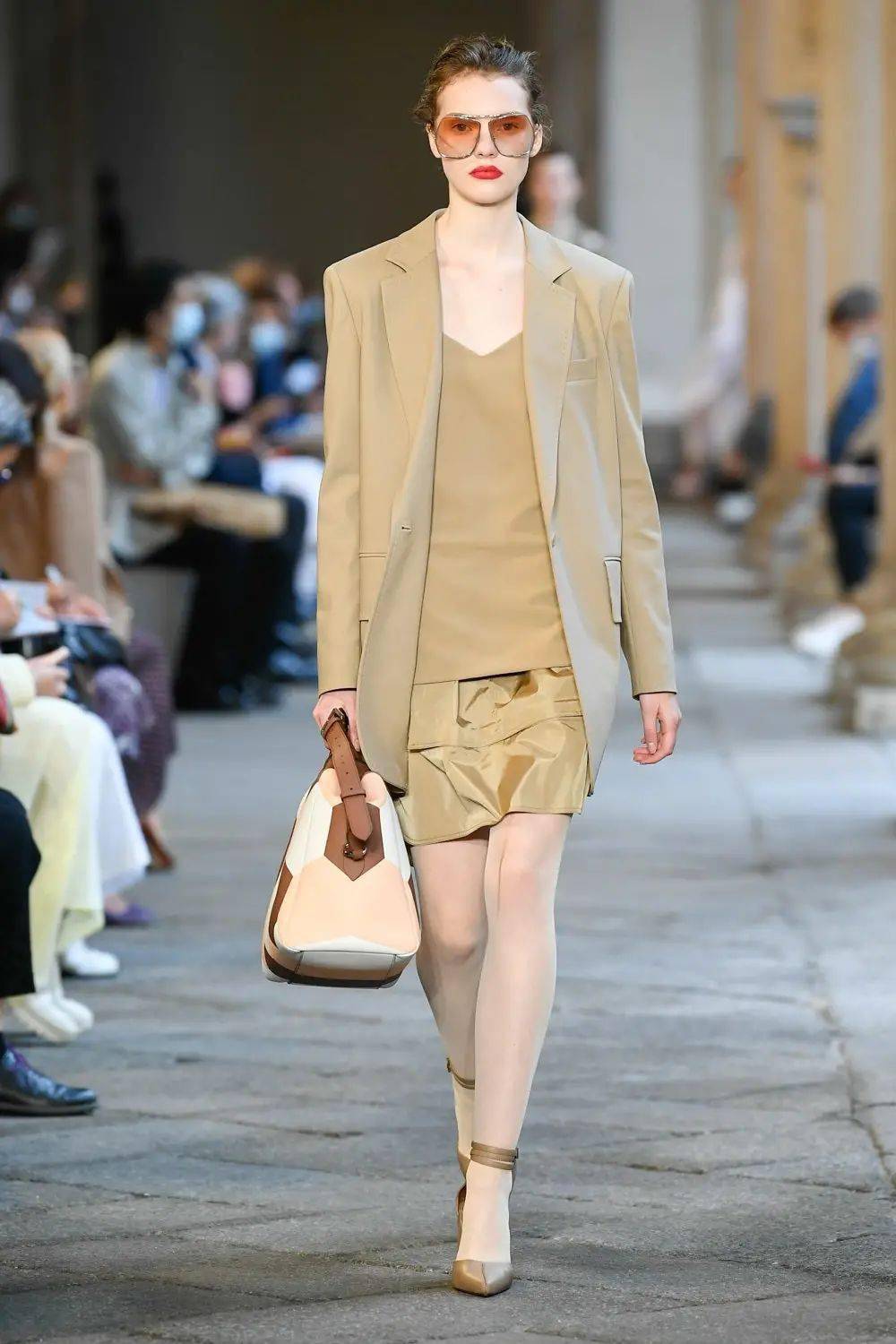 maxmara2021年春夏高级成衣发布秀