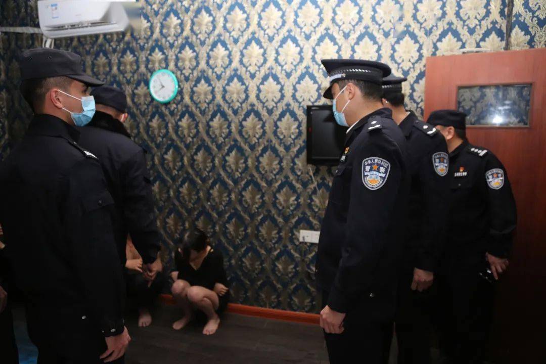 突击潮汕一家涉黄按摩场所被查现场抓获21名男女